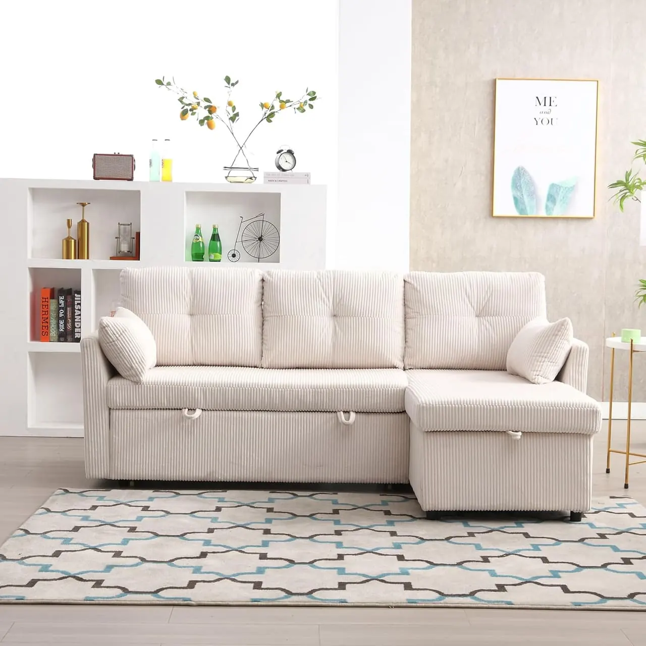 Sapgaks Canapé d'angle velours rayé dans un salon moderne - vue d'ensemble avec décoration